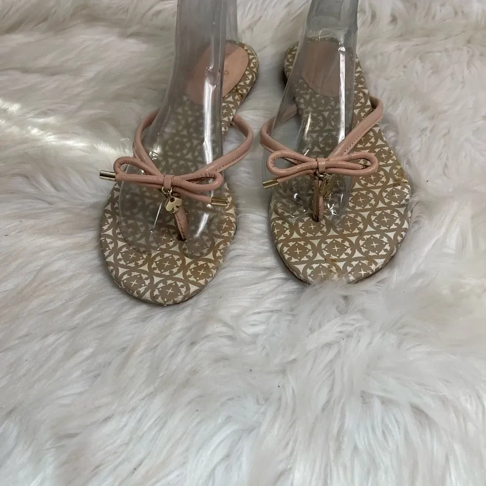 Kate Spade New York leather light pink thong Sandals with gold tone accents SZ8M